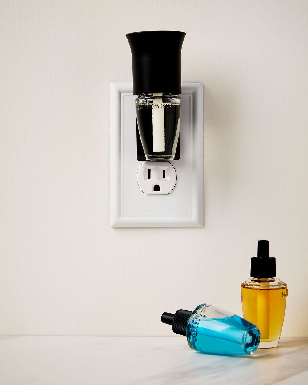 Black Flare Wallflowers Fragrance Plug - Image 4