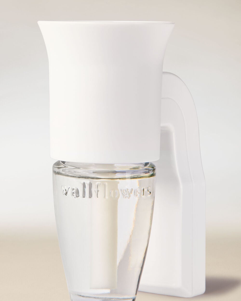 White Flare Wallflowers Fragrance Plug - Image 2