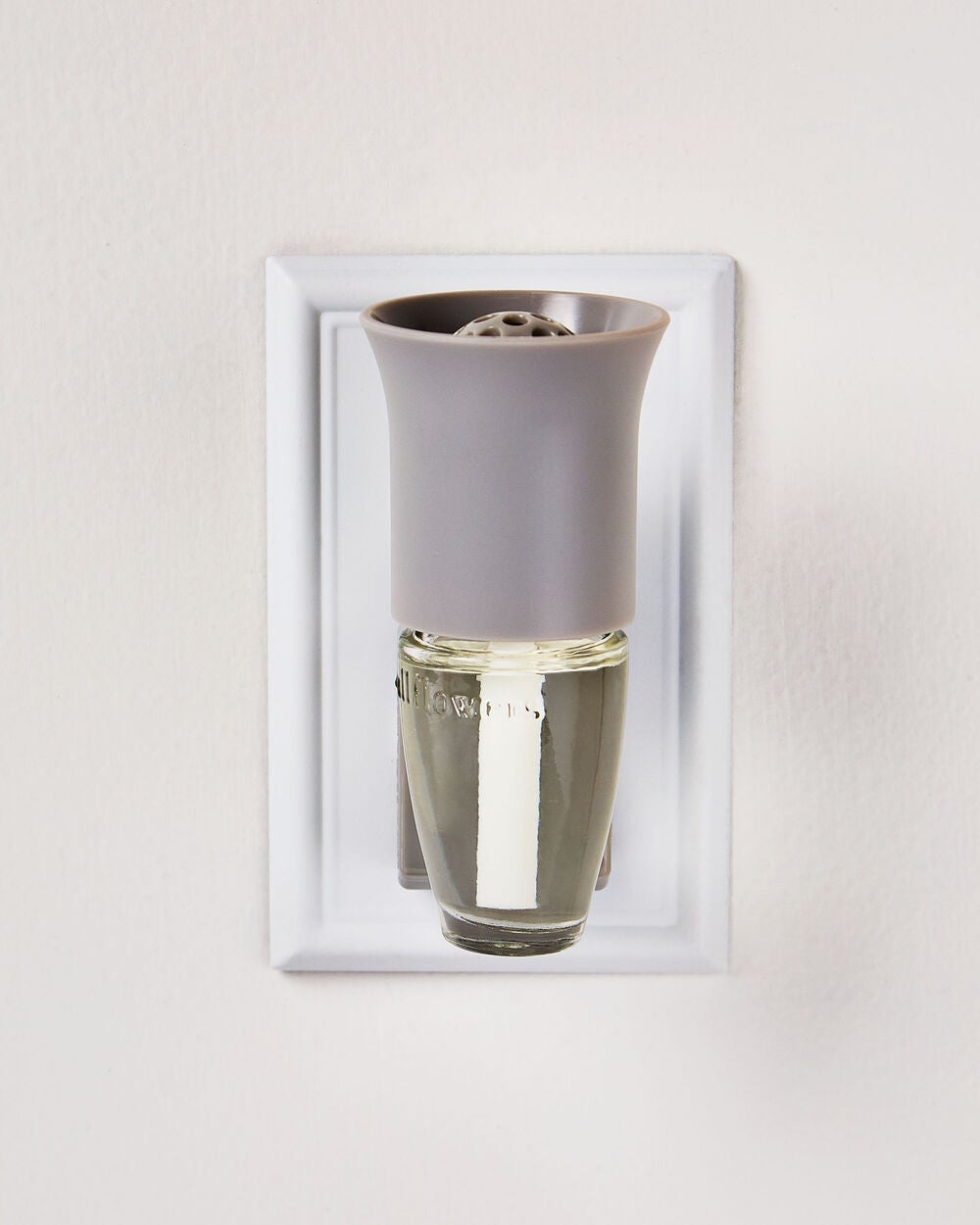 Gray Flare Wallflowers Fragrance Plug - Image 4