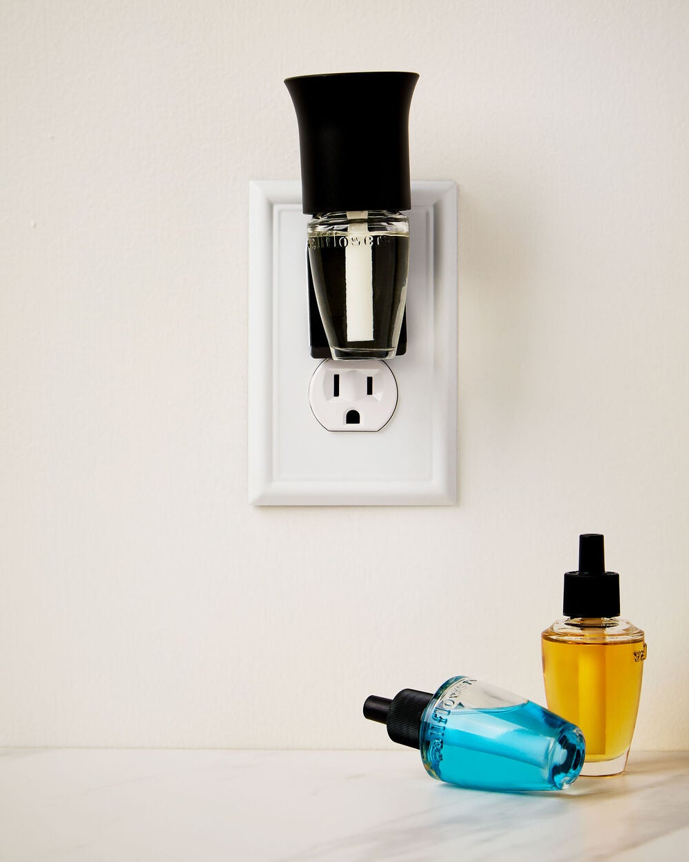 Black Flare Nightlight Wallflowers Fragrance Plug - Image 5