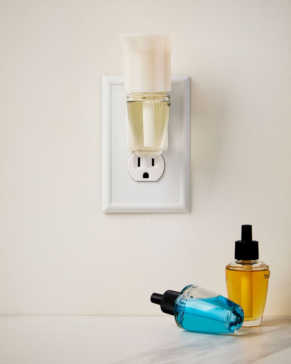 White Flare Nightlight Wallflowers Fragrance Plug - Image 5
