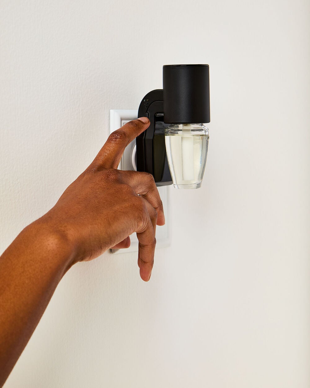 Black Scent Control? Wallflowers Fragrance Plug - Image 5