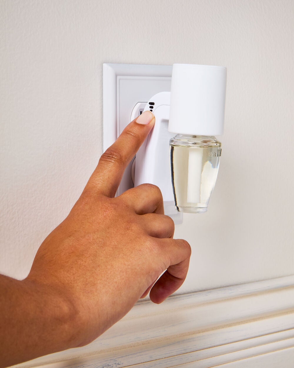 White Scent Control? Wallflowers Fragrance Plug - Image 4