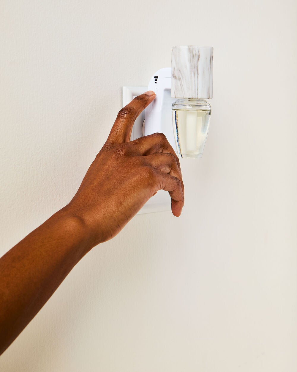 Marble Scent Control? Wallflowers Fragrance Plug - Image 5
