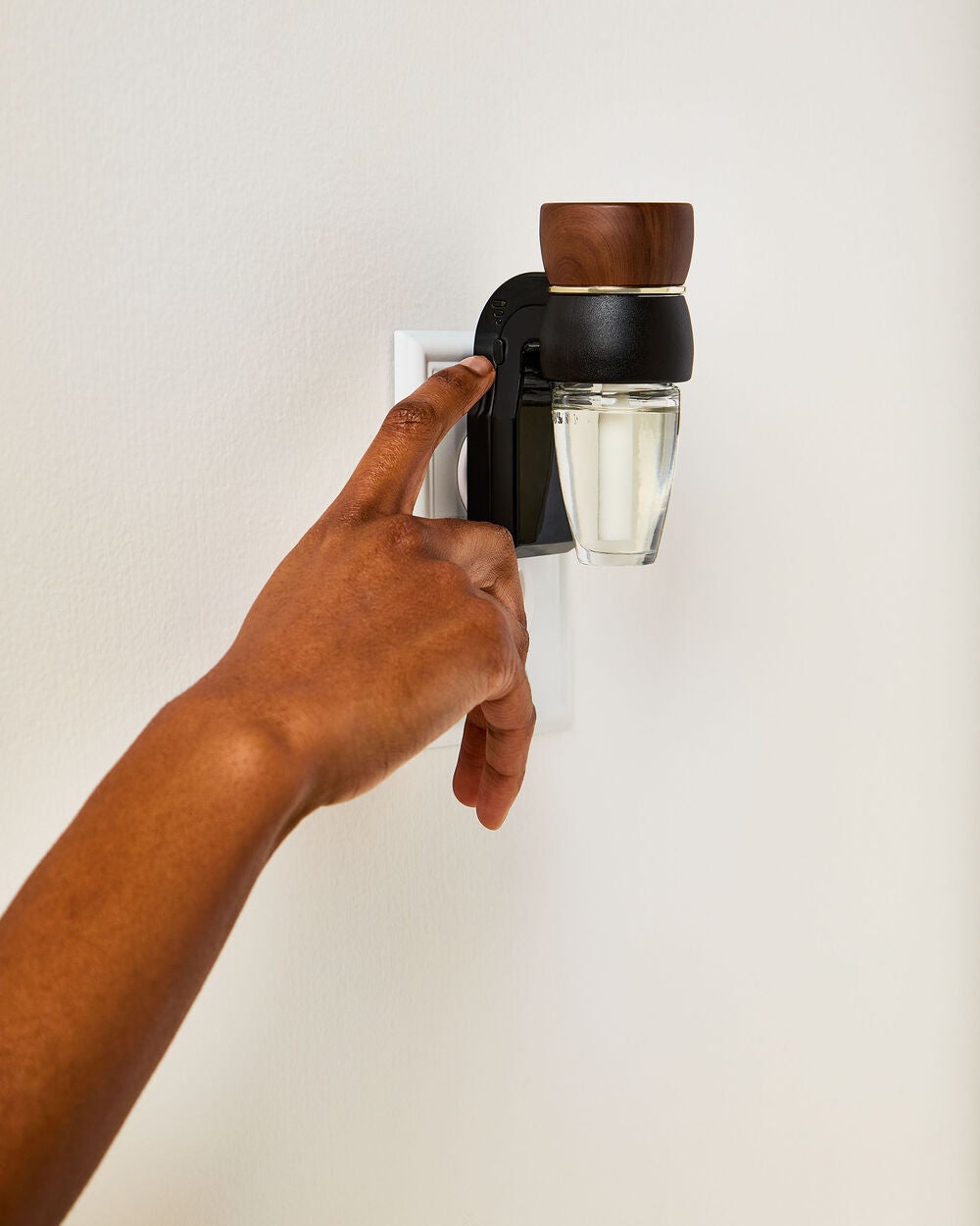Black Hourglass Scent Control? Wallflowers Fragrance Plug - Image 5