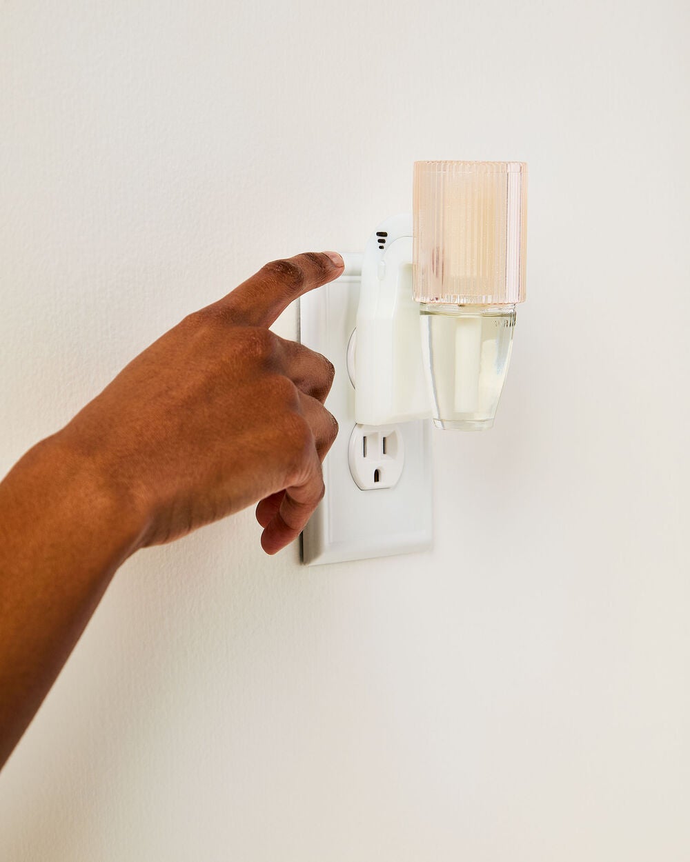 Champagne Sparkly Fluted Scent Control? Nightlight Wallflowers Fragrance Plug - Image 5