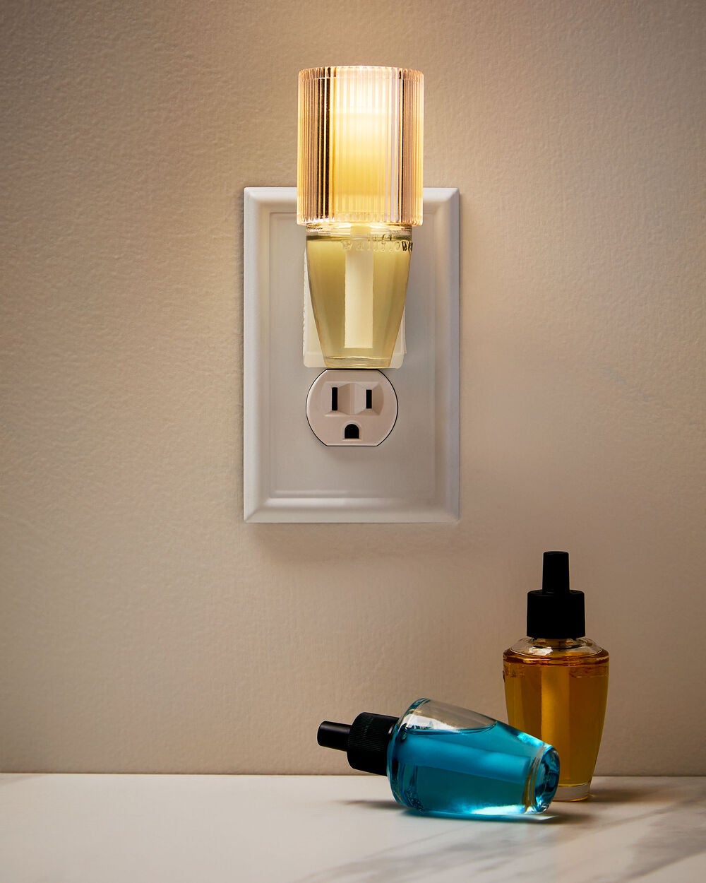 Champagne Sparkly Fluted Scent Control? Nightlight Wallflowers Fragrance Plug - Image 6