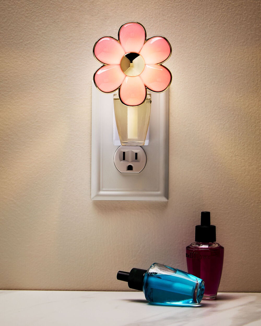 Daisy Scent Control? Nightlight Wallflowers Fragrance Plug - Image 6