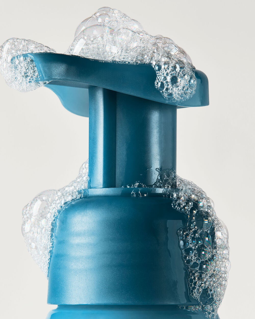 Fresh Rainfall & Linen Gentle & Clean Foaming Hand Soap - Image 5