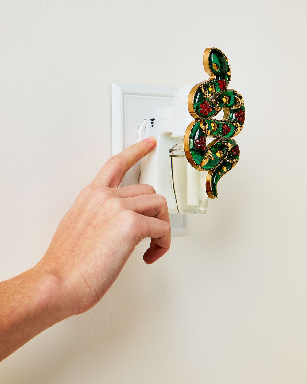 Snake Scent Control? Nightlight Wallflowers Fragrance Plug - Image 5