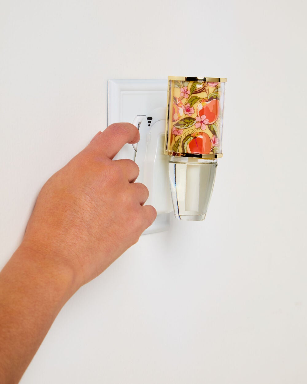 Vera Bradley Peach Scent Control? Nightlight Wallflowers Fragrance Plug - Image 5