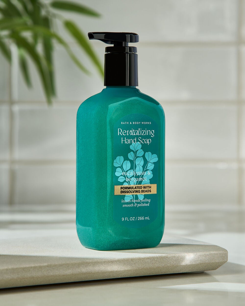 Eucalyptus & Bergamot Revitalizing Gel Hand Soap - Image 7
