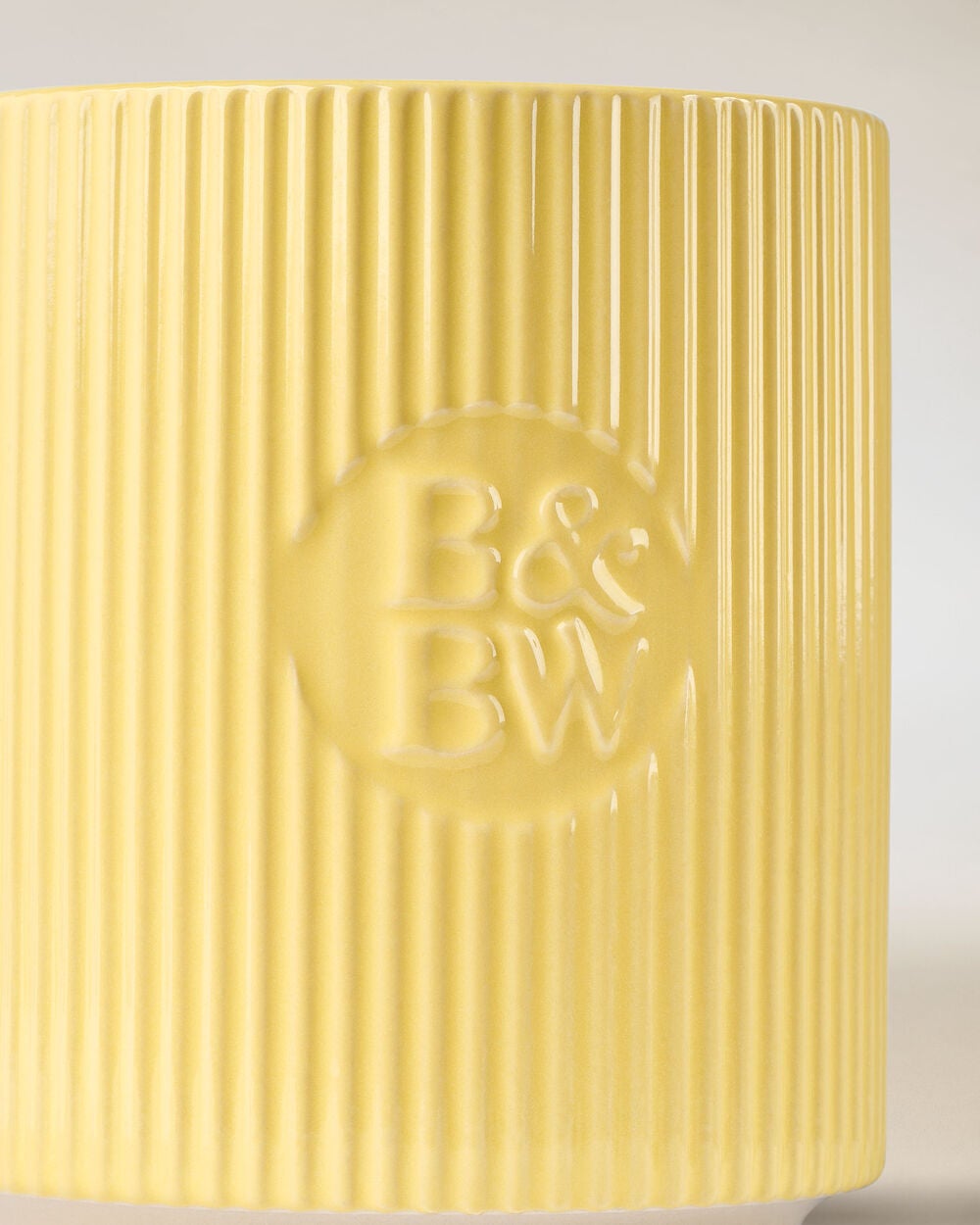 Cozy Amber & Vanilla Single Wick Candle - Image 2