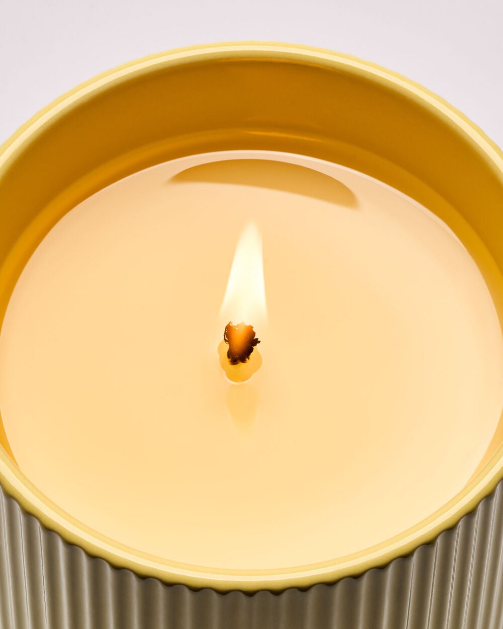 Cozy Amber & Vanilla Single Wick Candle - Image 5